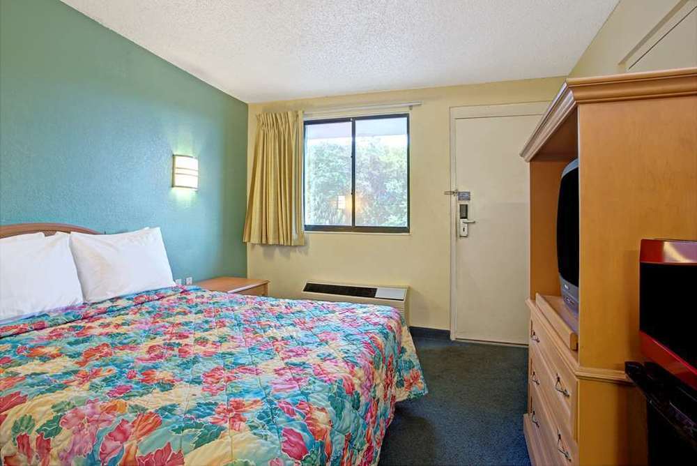Rodeway Inn Fairgrounds-Casino Tampa Bilik gambar
